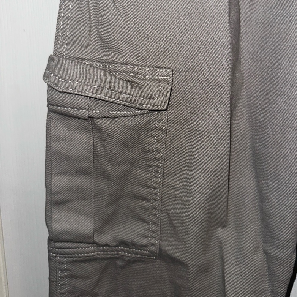 H&M Women’s Light Gray Cargo Pants - Picture 4 of 6
